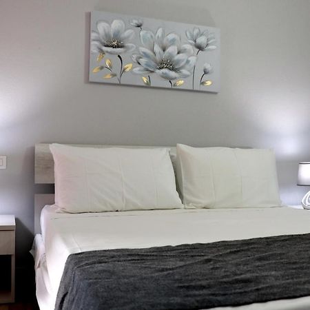 אולביה 13 Garden Rooms מראה חיצוני תמונה