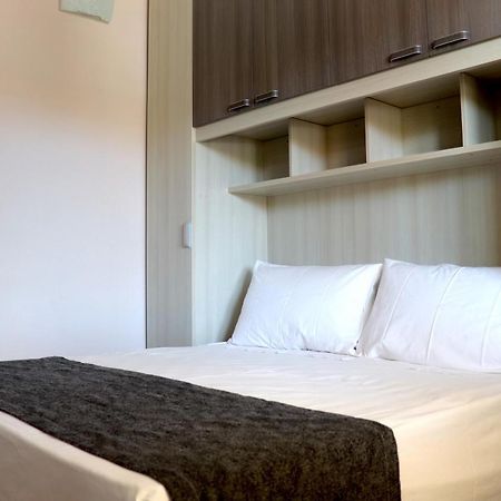 אולביה 13 Garden Rooms מראה חיצוני תמונה