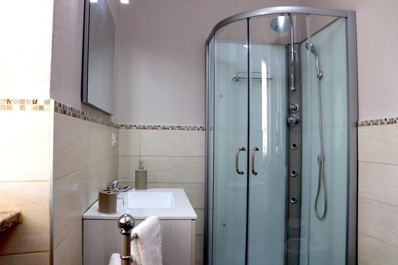 אולביה 13 Garden Rooms מראה חיצוני תמונה