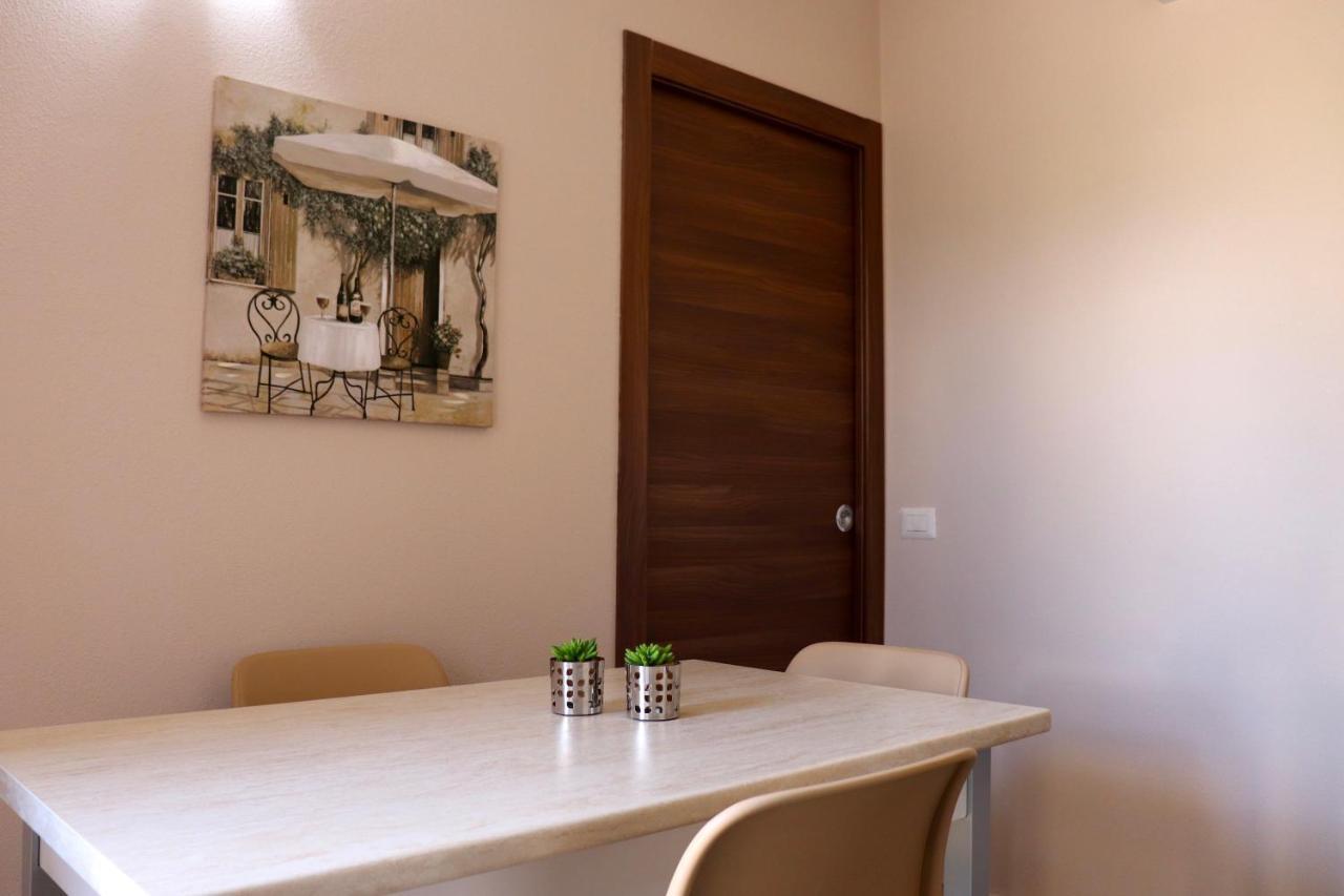 אולביה 13 Garden Rooms מראה חיצוני תמונה